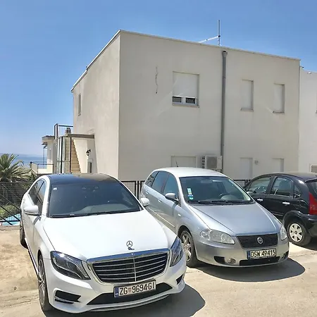 Luxury Domgjoni *