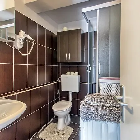 Luxury Domgjoni Apartment Podstrana